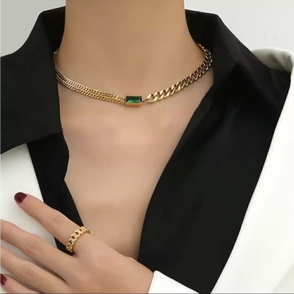 #37 Gold Emerald Green Necklace - Picture 1 of 3